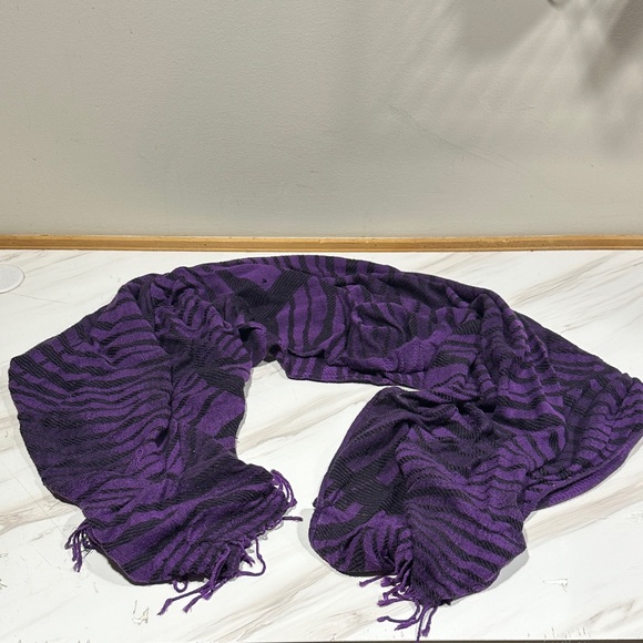 Elegant Purple Zebra Pattern Scarf - Picture 2 of 5
